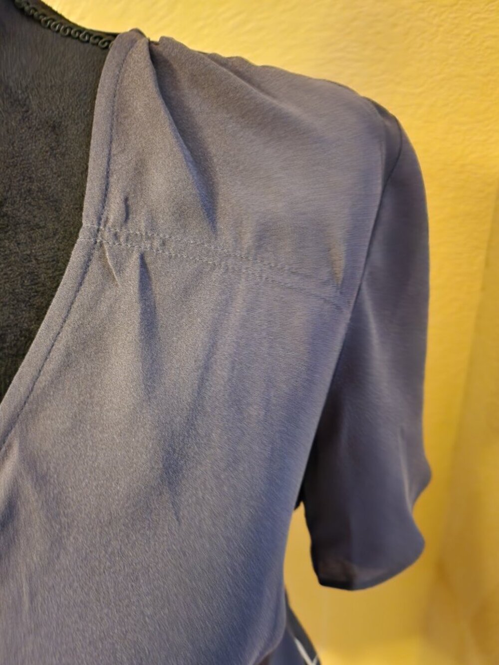 NWT Nine West 100% Silk Faux Wrap Empire Tie Back Flutter Sleeve Top L Charcoal - Picture 12 of 12